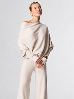 NWT JAKI London Asymmetric Draped Light Beige Seamless Knit Sweater L/XL